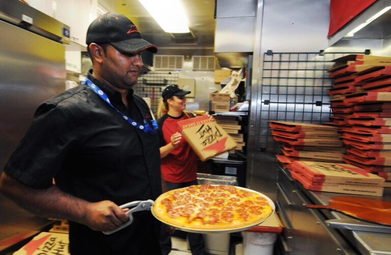 Does Pizza Hut Hire at 15: Exploring Employment Opportunities for 15-Year-Olds at Pizza Hut